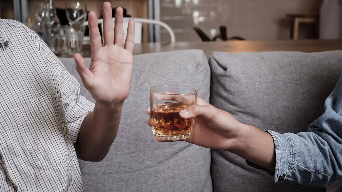 「震顫性譫妄」是酒精戒斷症候群中最嚴重的一種。