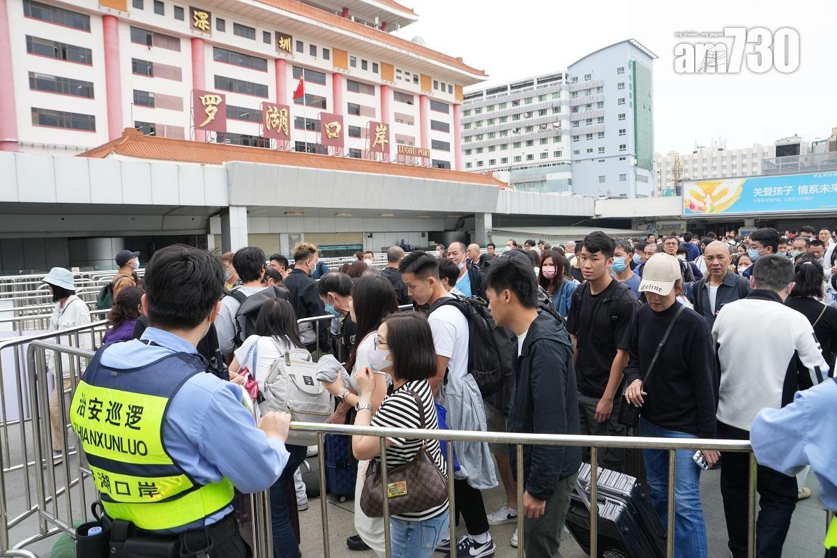 國家移民管理局預計毗鄰港澳陸路口岸通關流量將明顯增加，其中羅湖口岸預計日均出入境人次將達25萬。