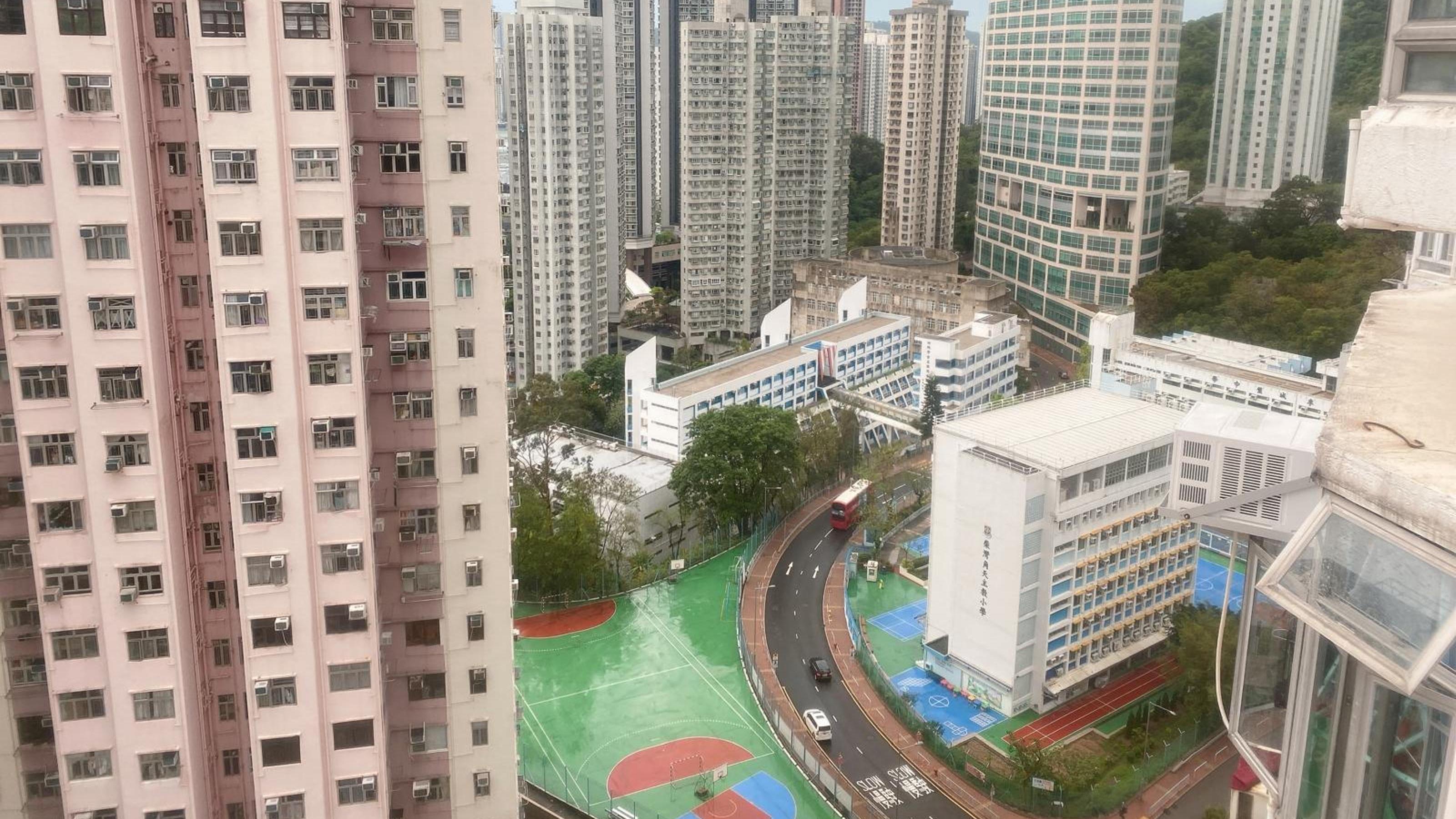 單位景觀開揚，主要望球場、學校及遠樓景。