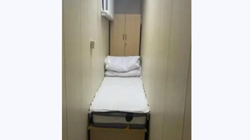 北京旅館推出「棺材房」。