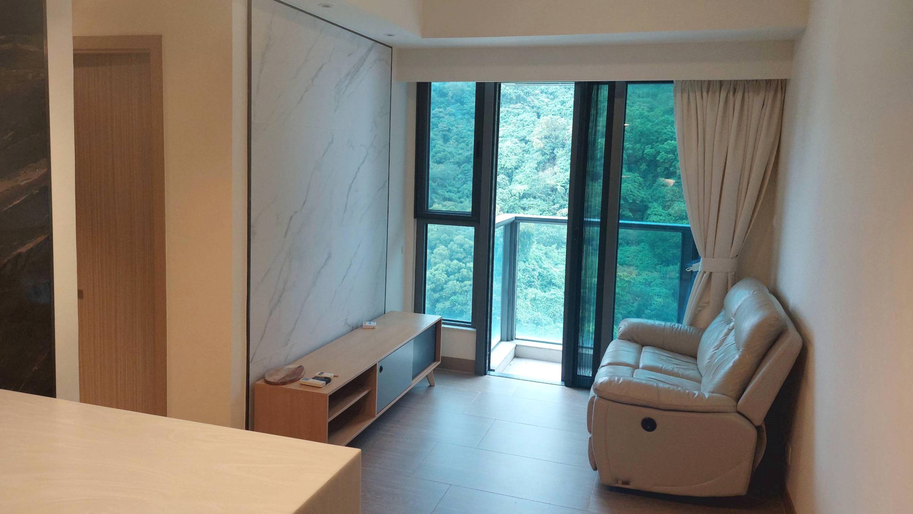 單位裝修非常新淨，景觀翠綠清新。