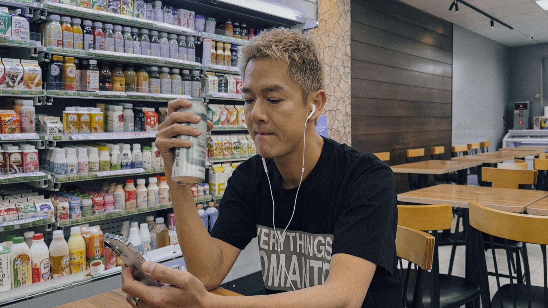 藍奕邦以血淋淋的失戀K歌  記錄最真實的療傷過程。