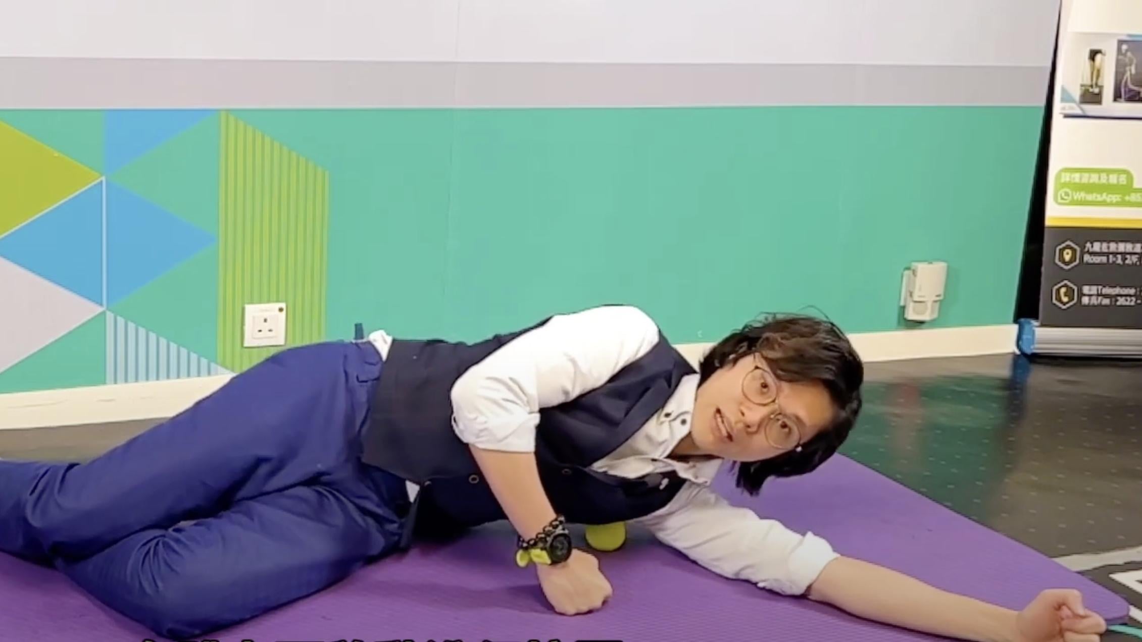 將按摩球放於身體疼痛部位之下，身體可作出向上、向下、向左或向右的動態移動。