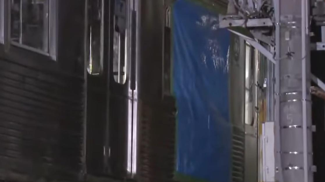 日本長野縣一列列車撞上路軌旁一間小屋導致1死2傷。(新聞截圖)