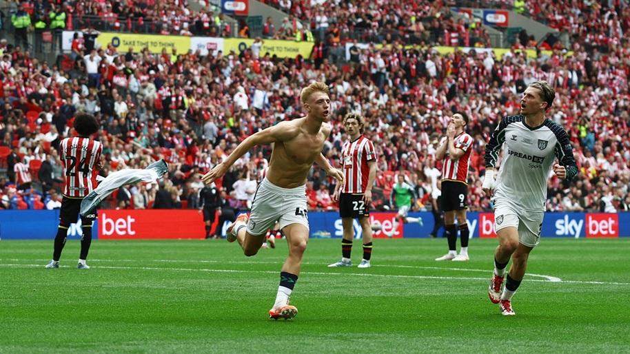 19歲的前鋒湯屈臣絕殺入波