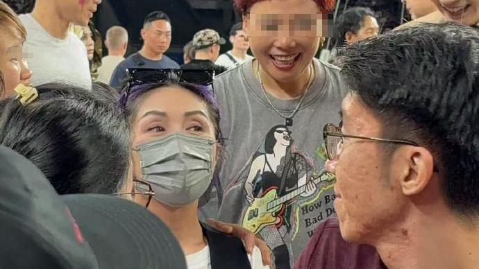 Lady GaGa新加坡演唱會｜楊千嬅被人圍住集郵 要離場避風頭