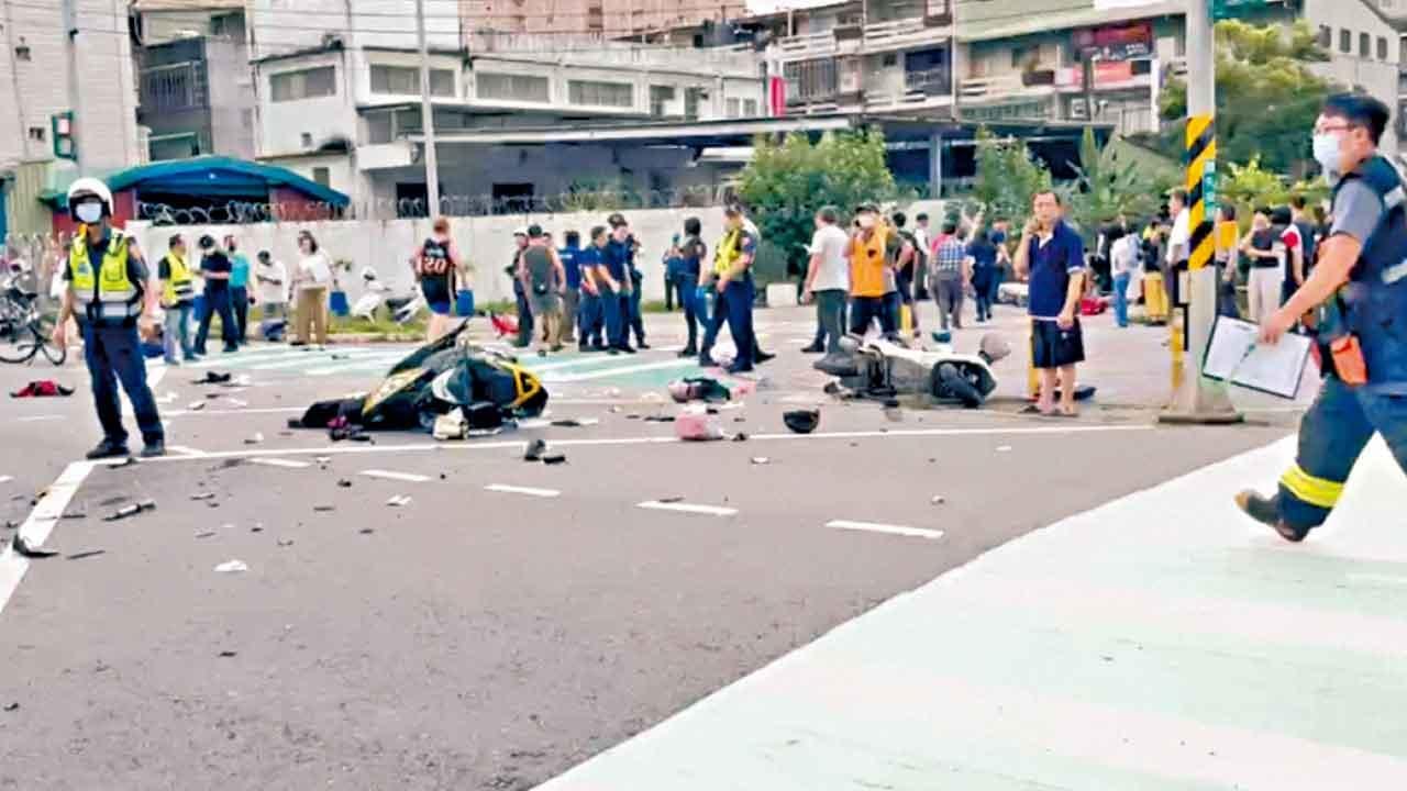 台新北市78歲司機高速衝燈 最少3死16傷死者包括兩學童