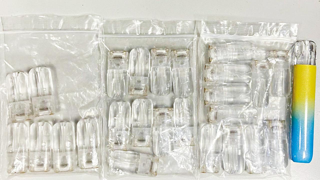 14歲兒家藏懷疑太空油煙彈 五旬父報案 警檢26粒毒品