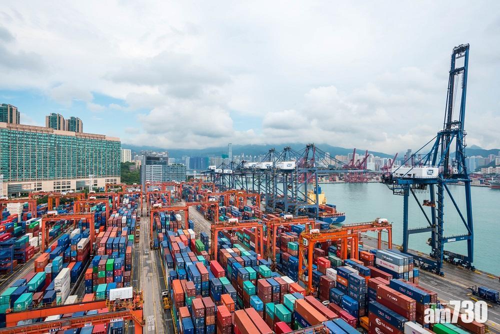 葵涌貨櫃碼頭內運車疑失控翻側，男司機一度被困受傷送院。(資料圖片)