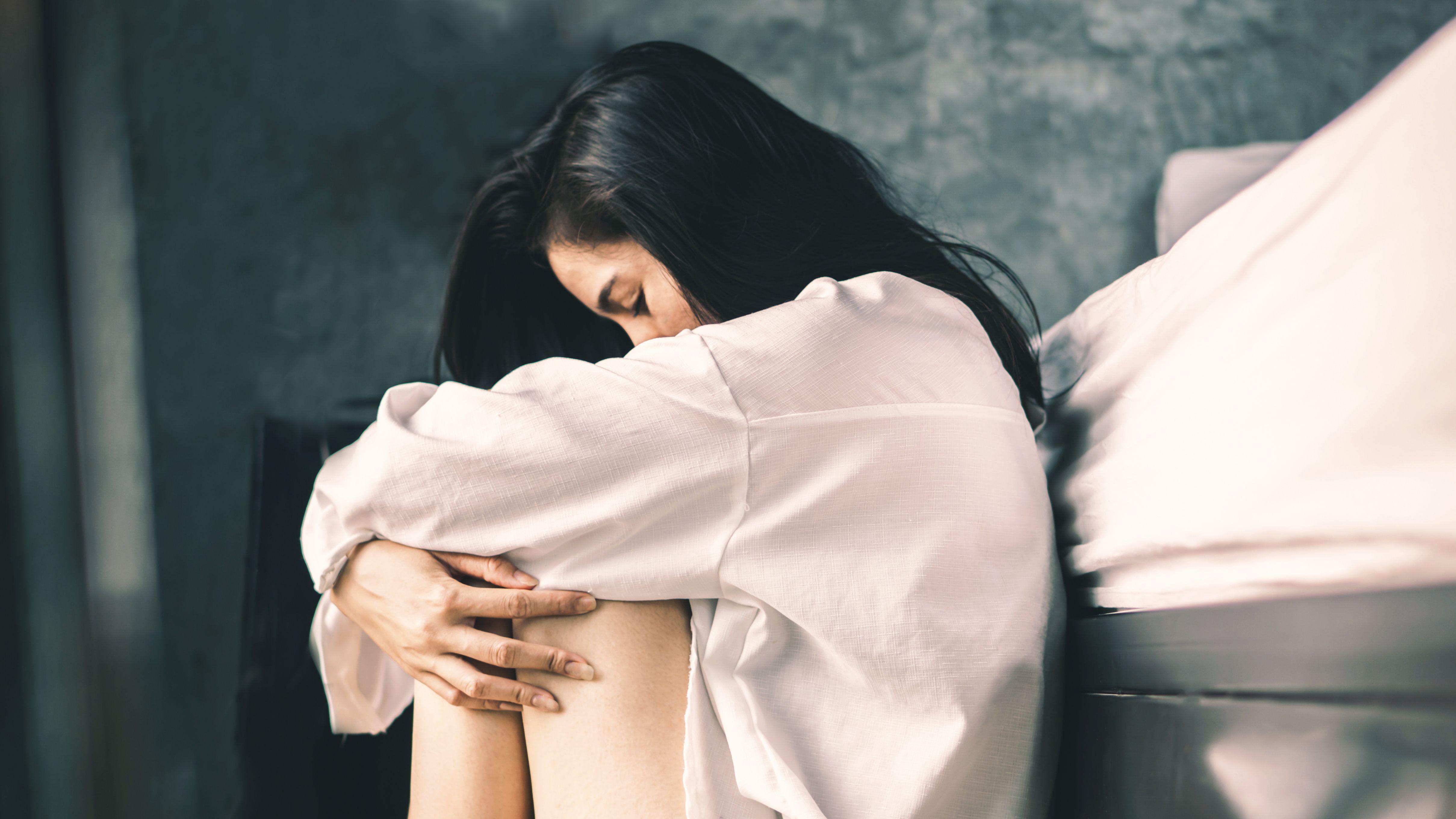 獨處 社交 腦退化 睡眠不足 大腦 久坐不動 高糖飲食 長期壓力 阿茲海默症