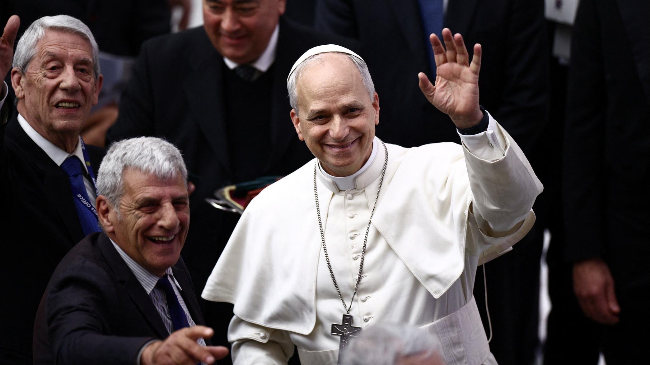 教宗晤記者展幽默一面︰等我講完嘢 你哋仲清醒先拍手啦！