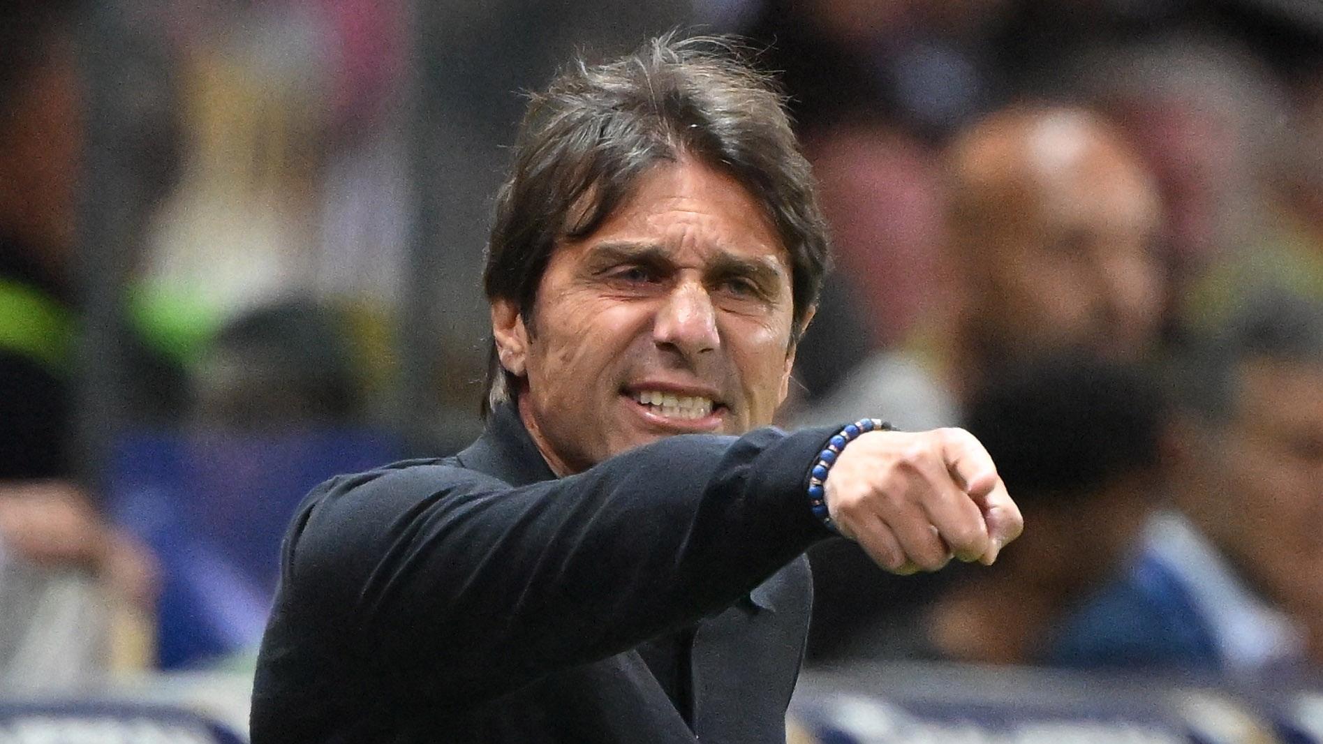 拿玻里主帥干地。(路透社)