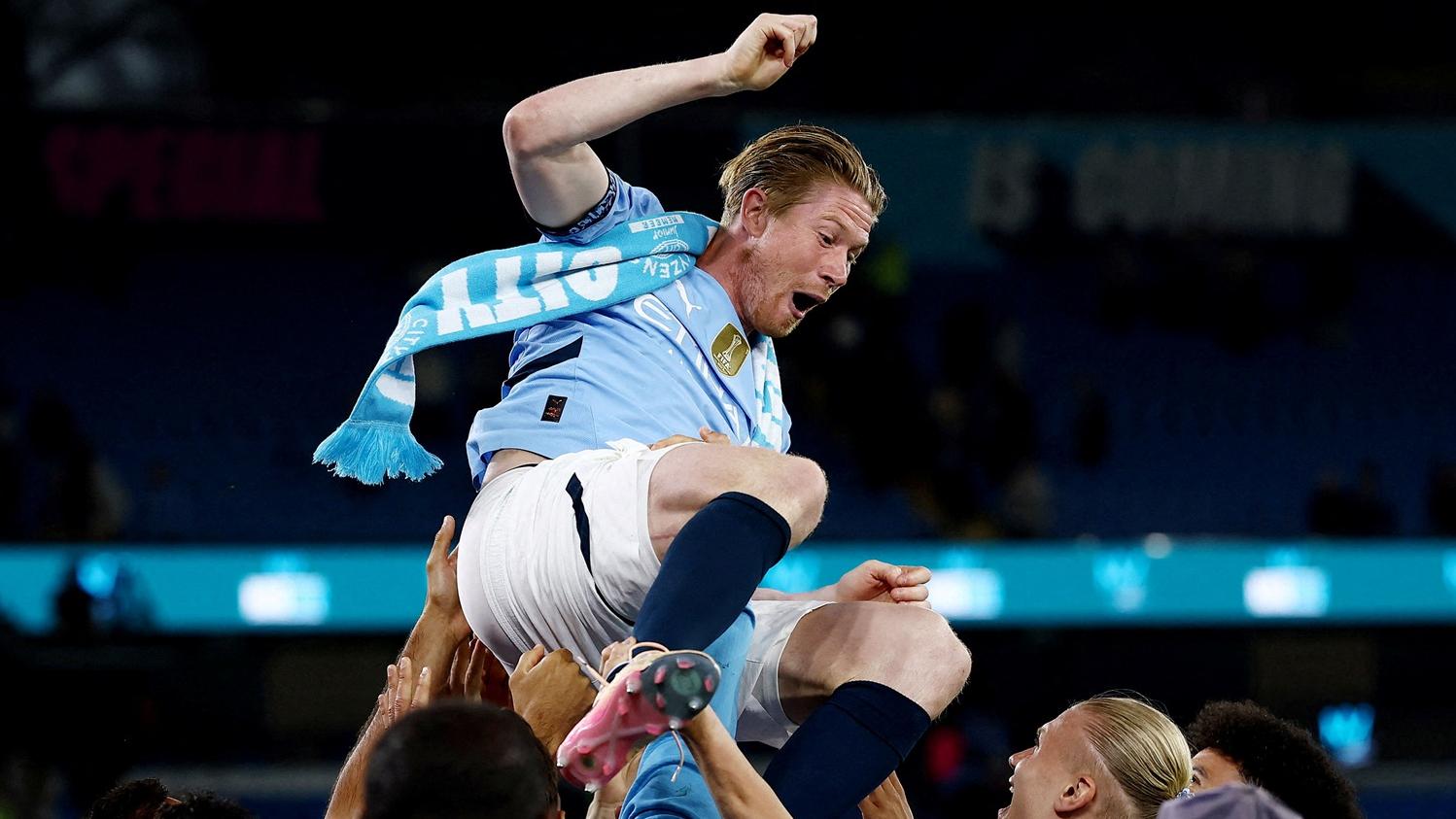 曼城擊敗般尼茅夫，送別迪布尼。(路透社)