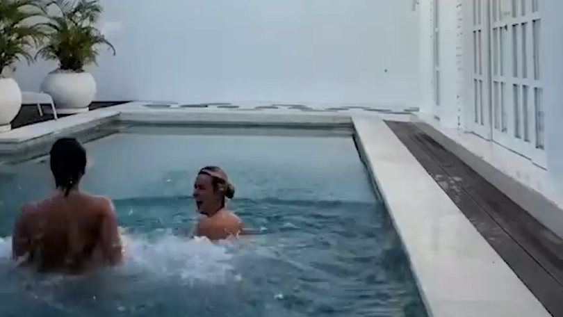 兩女遊峇里以為租下整間別墅 脫光跳入泳池驚現男聲
