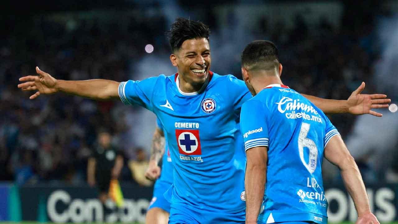 中冠盃決賽 撐藍十字贏白帽