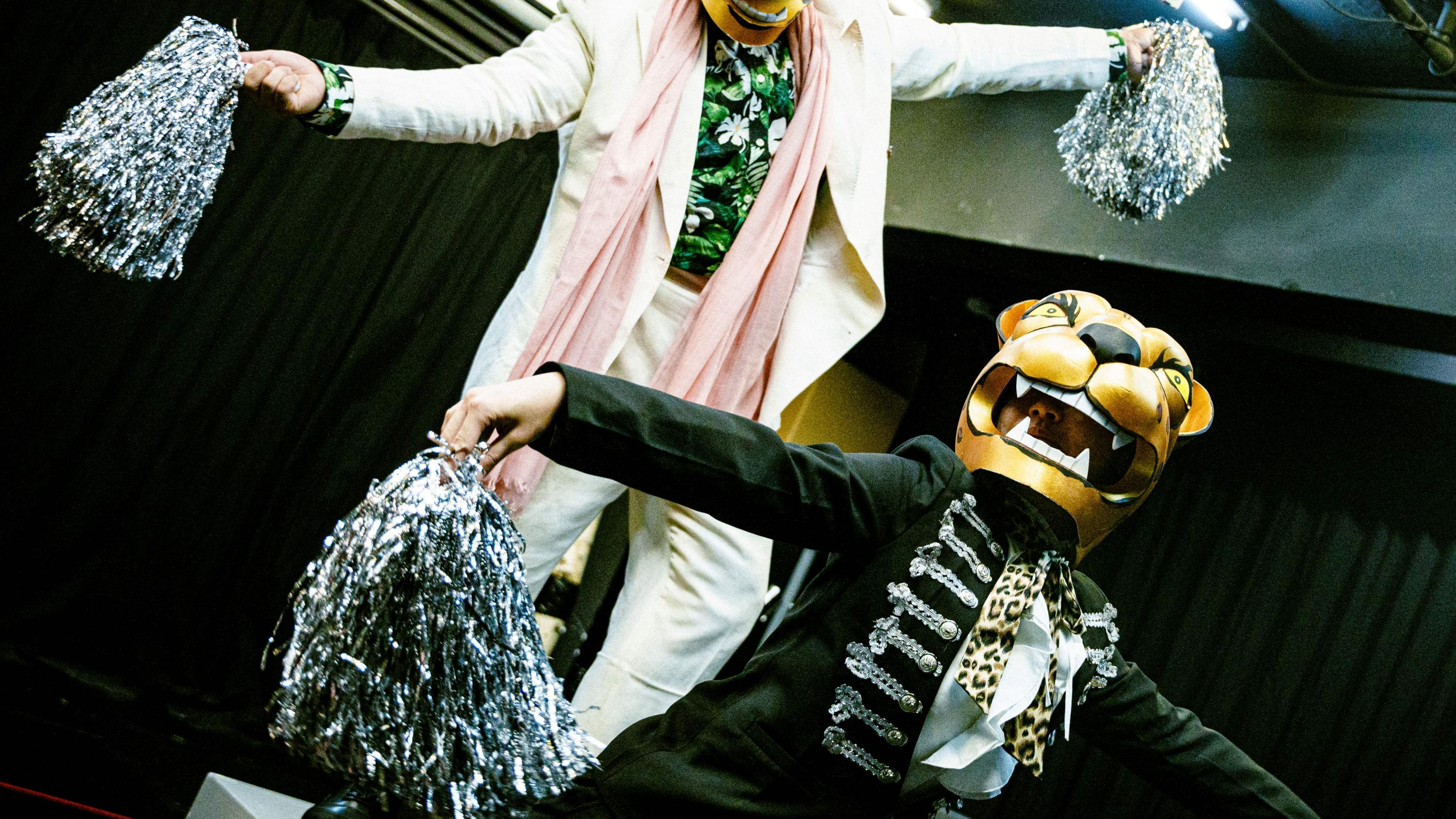 仿歌舞劇的元素亦有木偶的演出