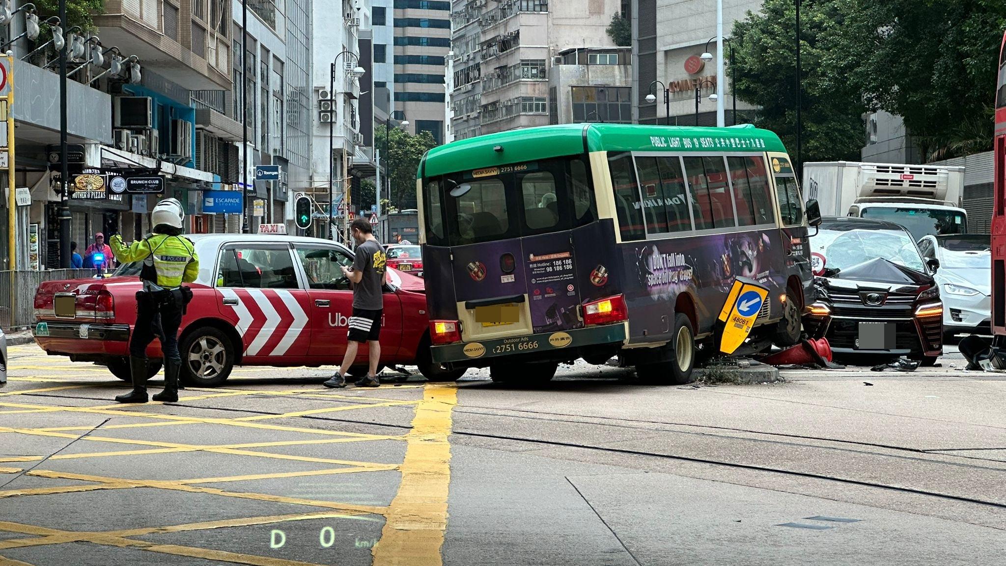 銅鑼灣發生3車「串燒」車禍。（fb「車cam L（香港群組）」圖片）