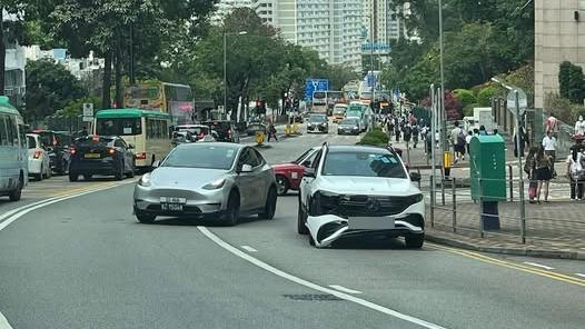 鑽石山發生交通意外。（fb「馬路的事 (即時交通資訊台)」圖片）