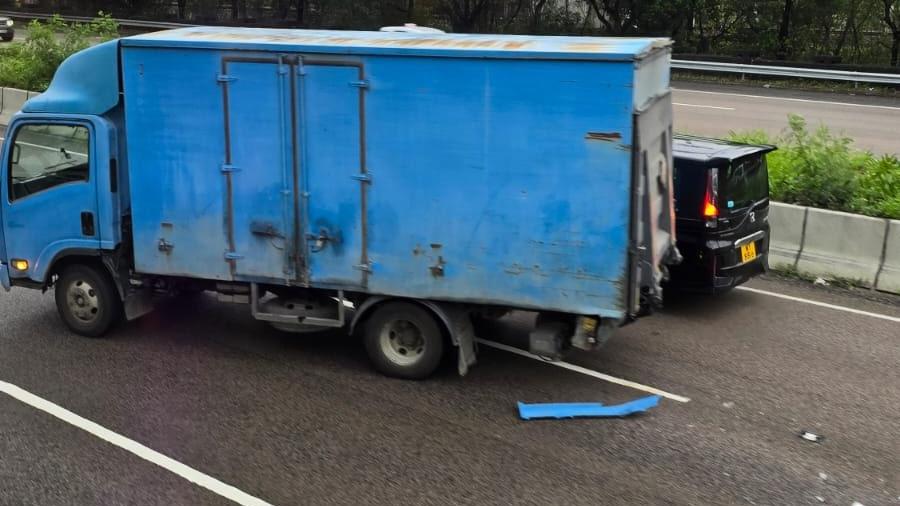 吐露港兩貨車發生車禍。（fb「車cam L（香港群組）」圖片）