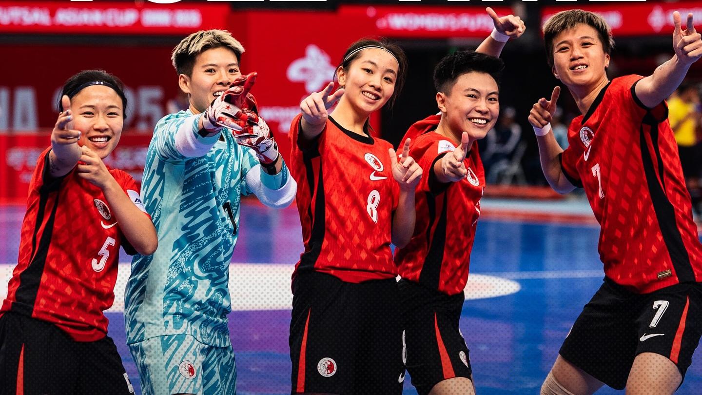 女子五人足球港隊在內蒙古呼和浩特出戰亞洲盃決賽周，頭兩戰皆北下今日（11日）在小組煞科戰對菲律賓，最終大勝對手7：3憑最佳第3名出線，第3次參與決賽周下終突破分組賽。(足總圖片)