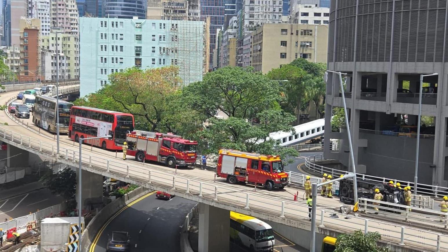 九龍灣發生交通意外。（fb「車cam L（香港群組）」圖片）