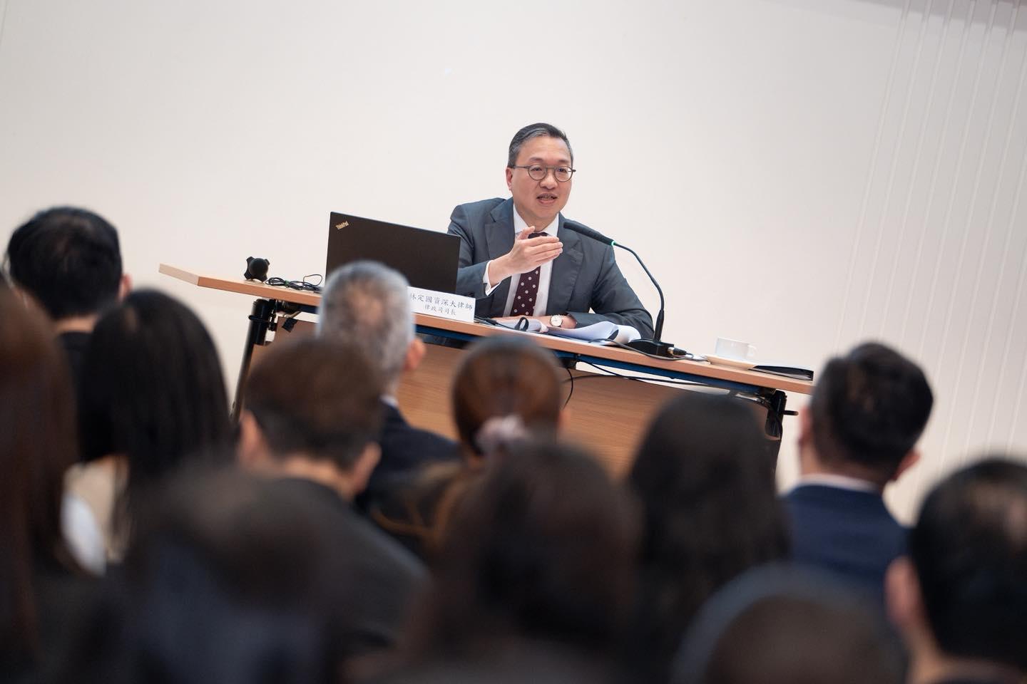 律政司舉行「學習全國兩會精神座談會」，律政司司長林定國發言。(林定國FB)