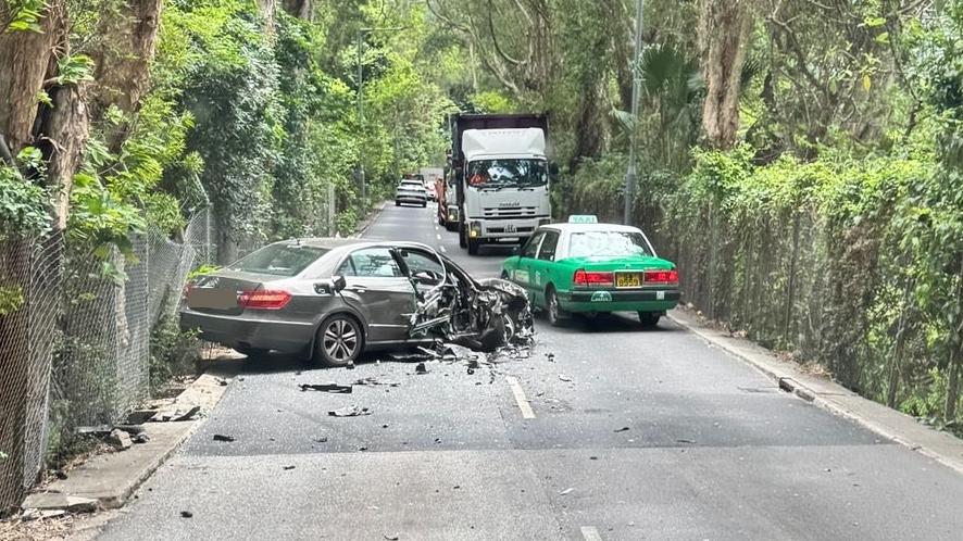 粉錦公路發生車禍。（fb「車cam L（香港群組）」圖片）