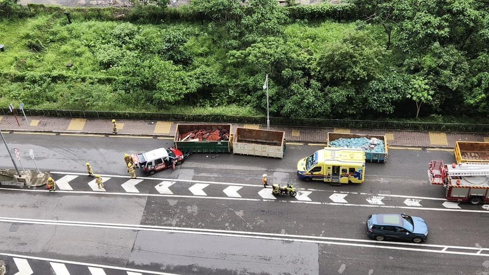 將軍澳發生車禍。（fb「方國珊」圖片）