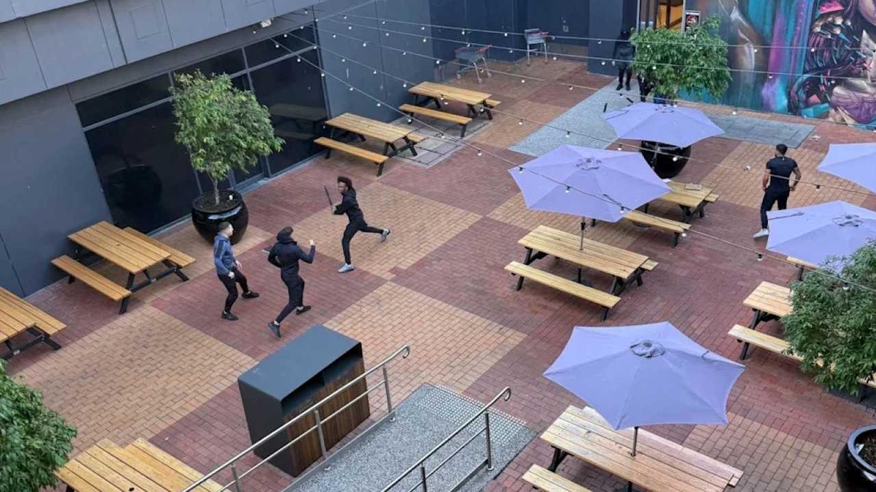 墨爾本購物中心驚傳持刀混戰　多人鬥毆致1重傷