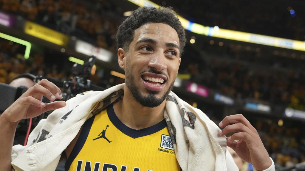 夏利貝頓交出「三雙」，帶領溜馬130:121擊敗紐約人，場數領先3:1。(美聯社)