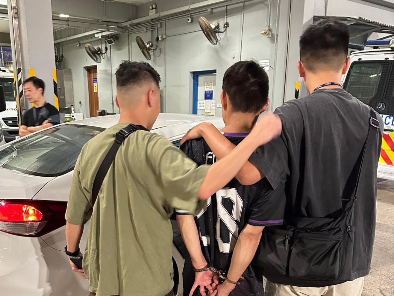 越南漢涉葵涌貨倉爆竊偷銅線等被捕，揭另涉9案被通緝。(警方圖片)