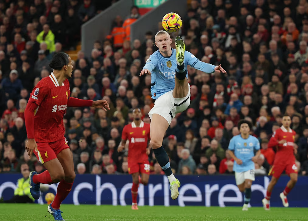 作為全球最多人收看的英超卻嫌錢腥，英國政府準備在即將立法的《足球管治法案》中加入條文，禁止英超在境外舉行正式比賽。(路透社資料圖片)