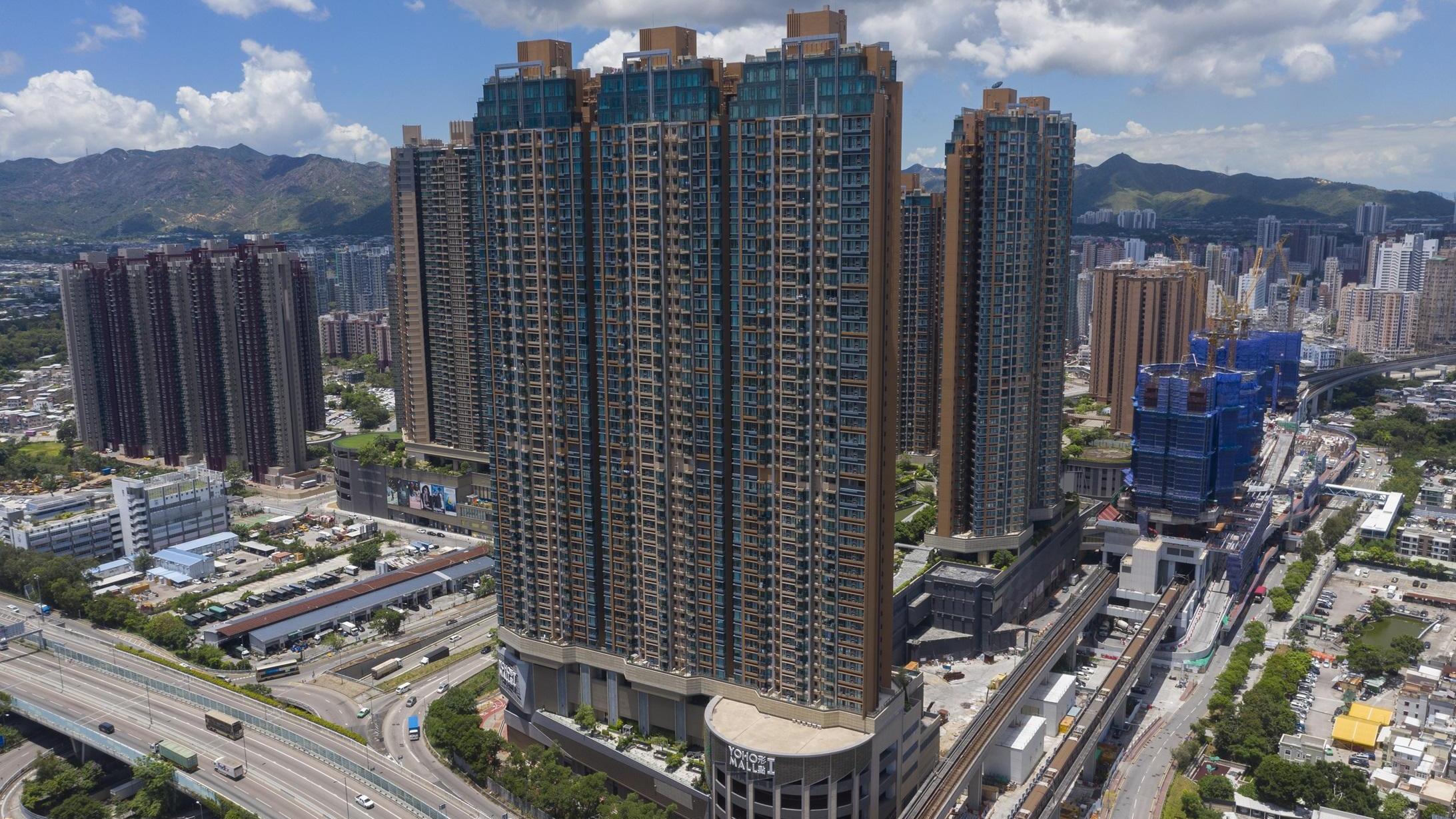 元朗YOHO系列第3期Grand YOHO套三房，獲換樓客擲1,261.8萬元承接，呎價逾1.4萬元。