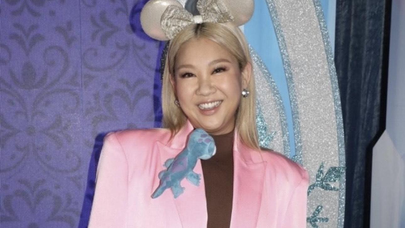 欣宜狀態極佳孖團隊現身酒店開會 疑商量復出大計