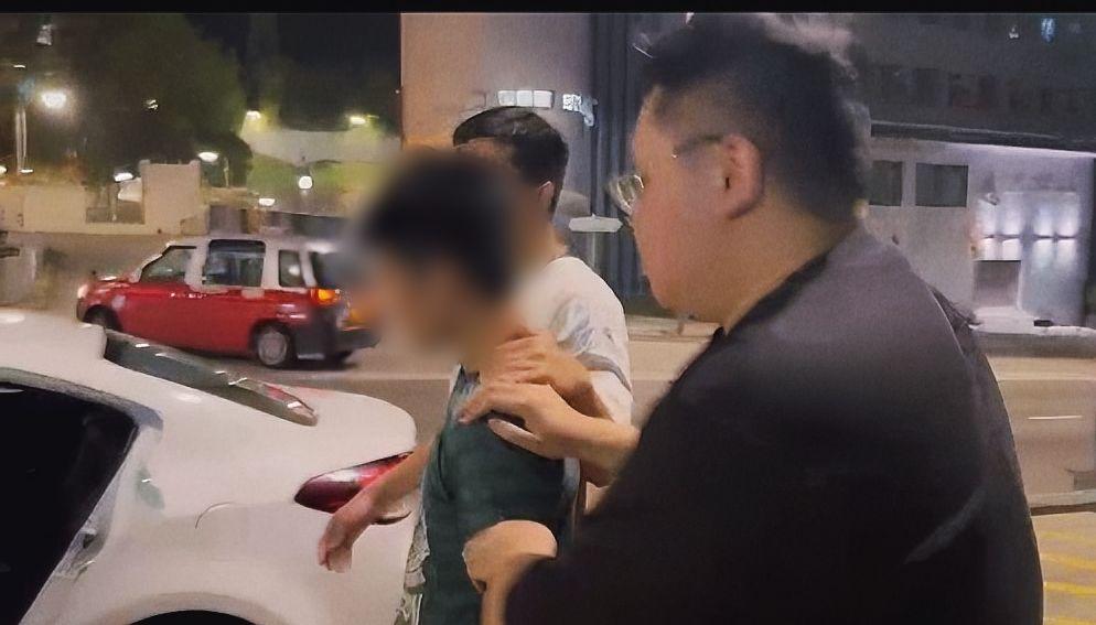 葵涌石籬邨單位遭淋紅油追數，警查天眼拘31歲男。(警方圖片)