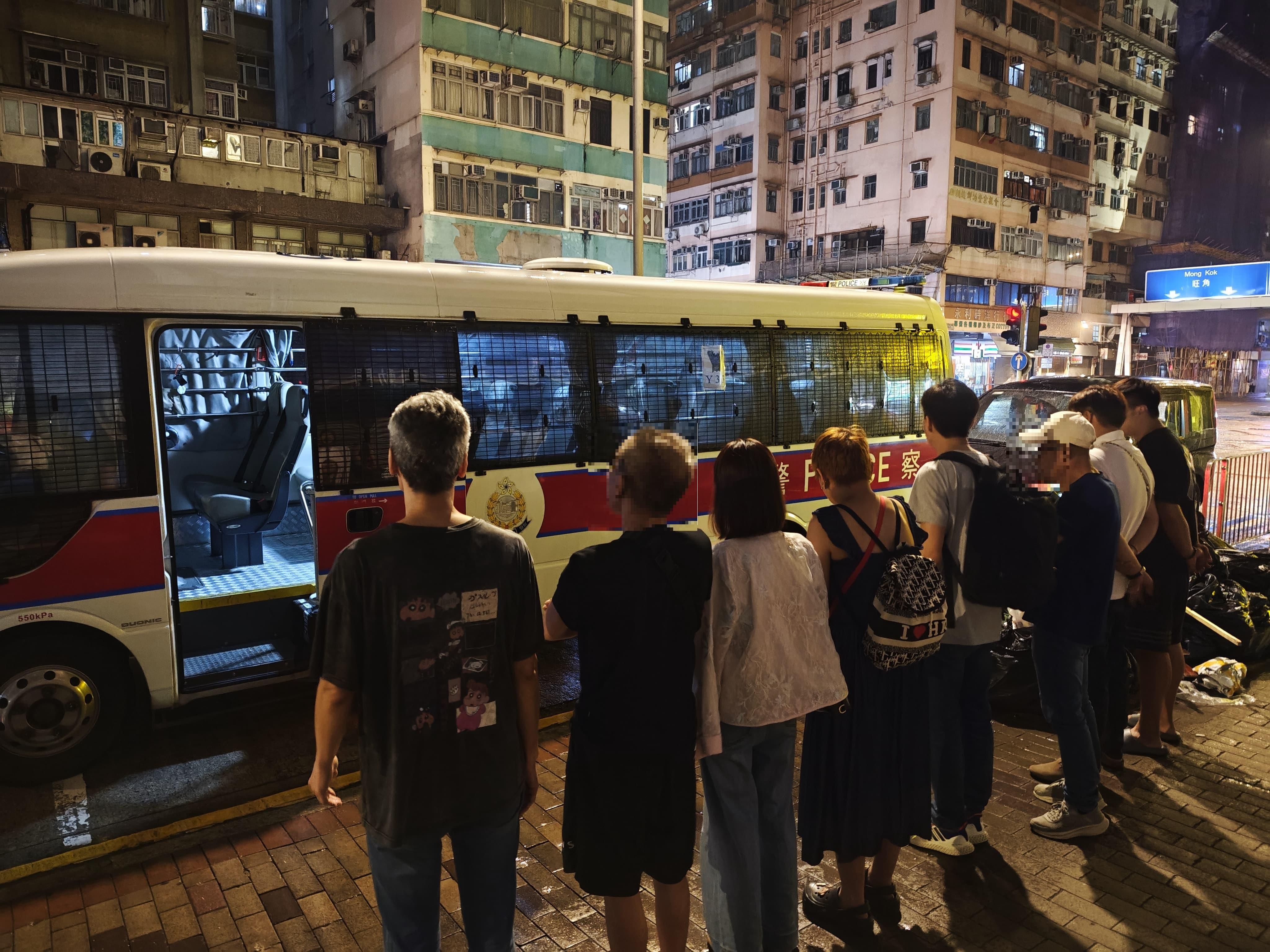 警全港反罪惡拘129人最細16歲，檢毒品及仿製手槍等。(警方圖片)