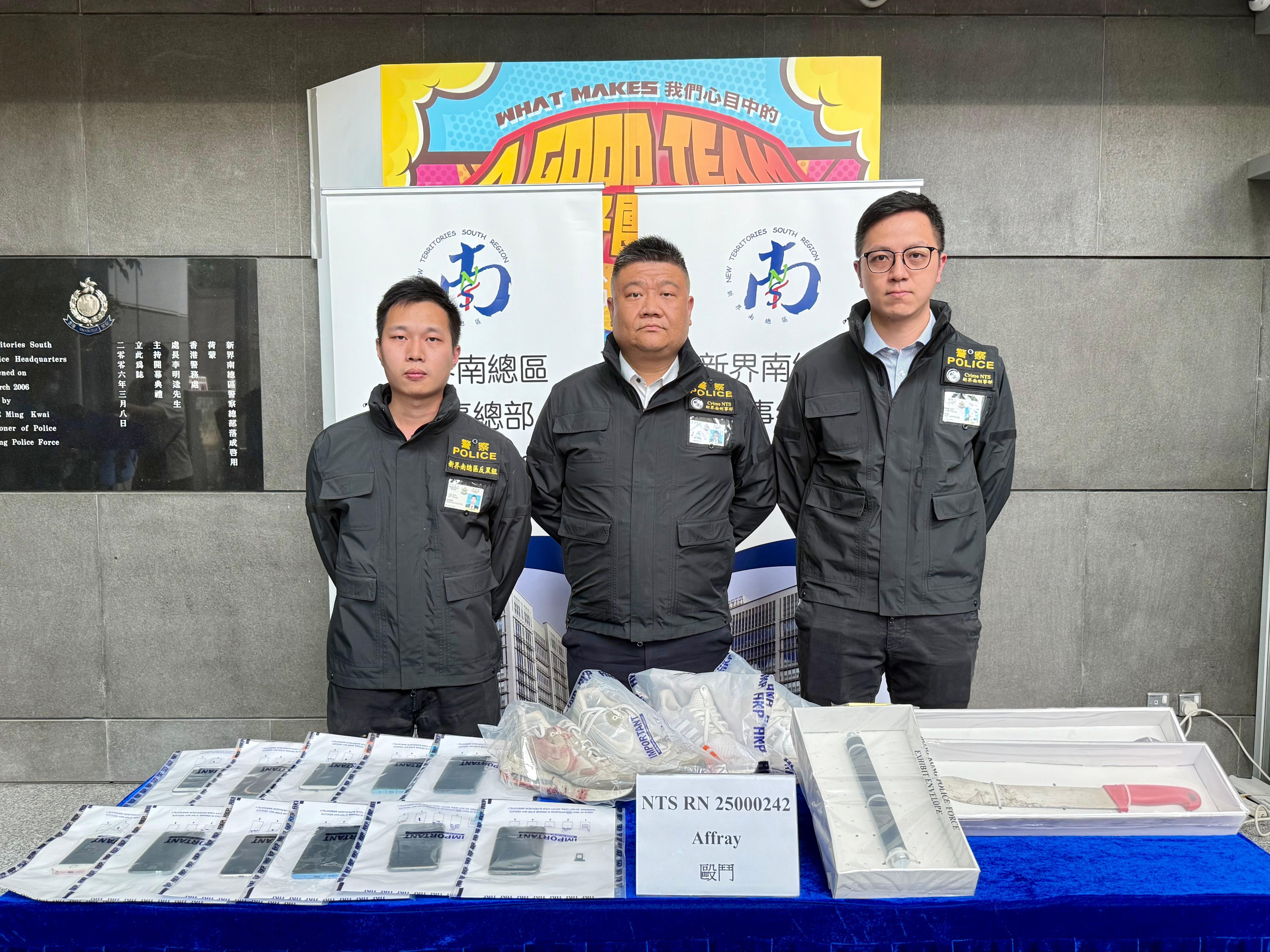 東涌毆鬥案14人被捕最細17歲，涉黑幫「新義安」金錢糾紛。