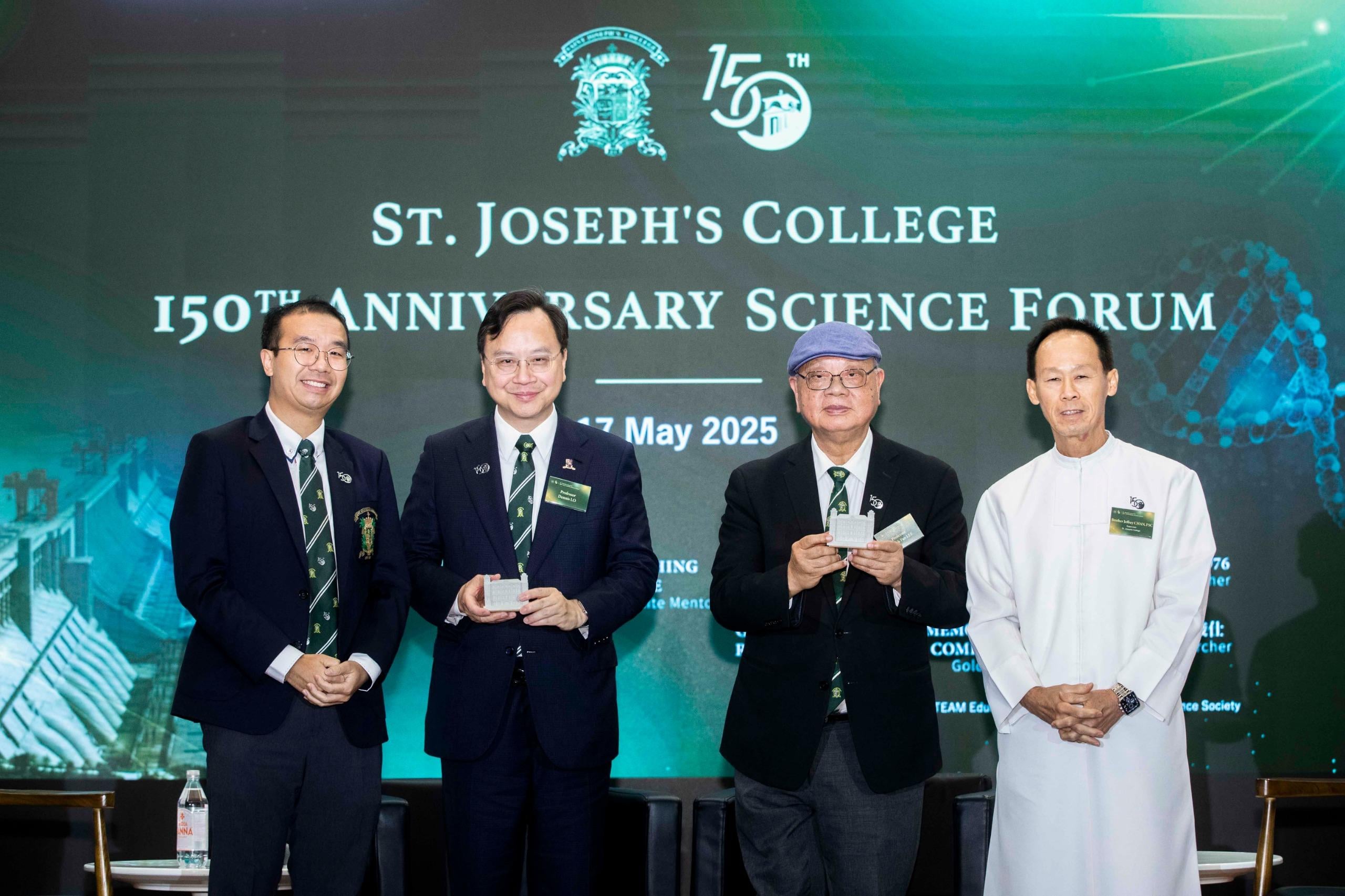 盧煜明李焯芬坐鎮聖若瑟港科院論壇，與500師生分享科研成就志趣。