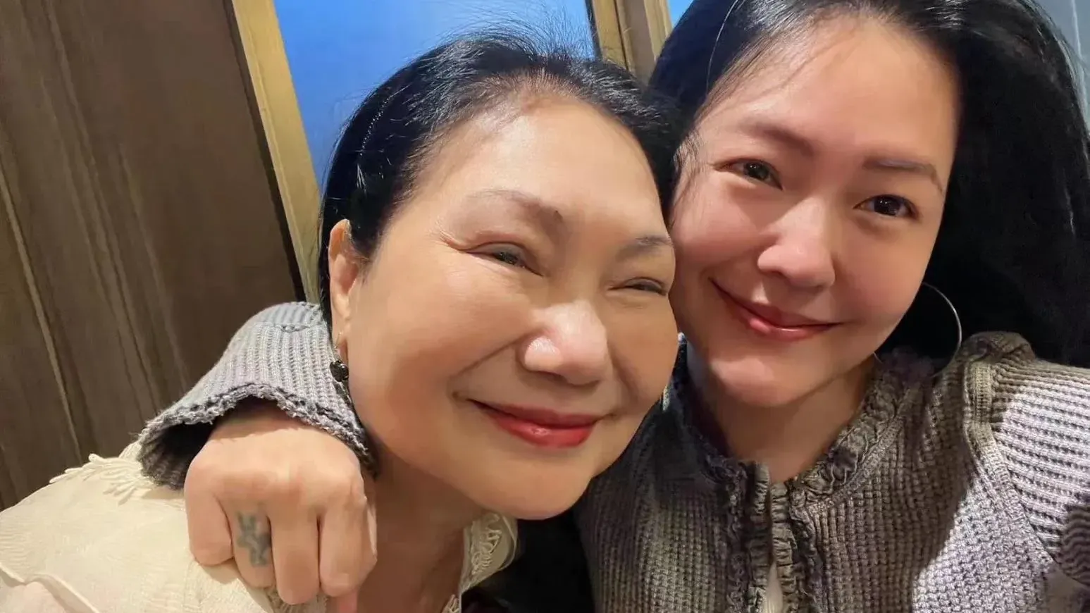 小S（右）在姊姊過世後，和大姊一起照顧S媽（左）。（圖／翻攝自Facebook@小S 徐熙娣）