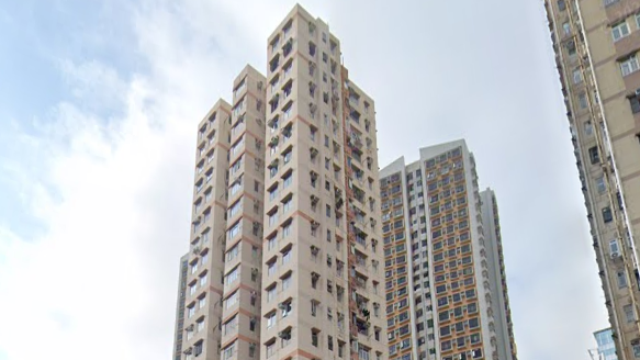 港鐵荃灣站旁單幢舊樓舊樓昌耀大廈，一伙兩房新裝戶放盤不足4日，即以1.45萬元租出。