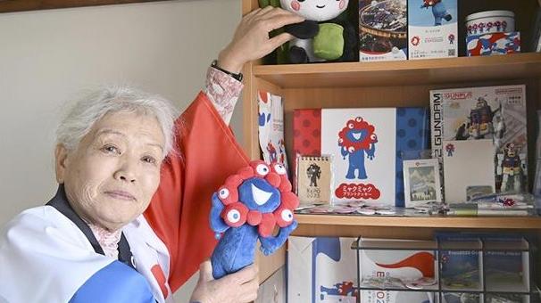 76歲婦人山田外美是世博超級Fans，為大阪關西世博擔任宣傳大使。(互聯網)