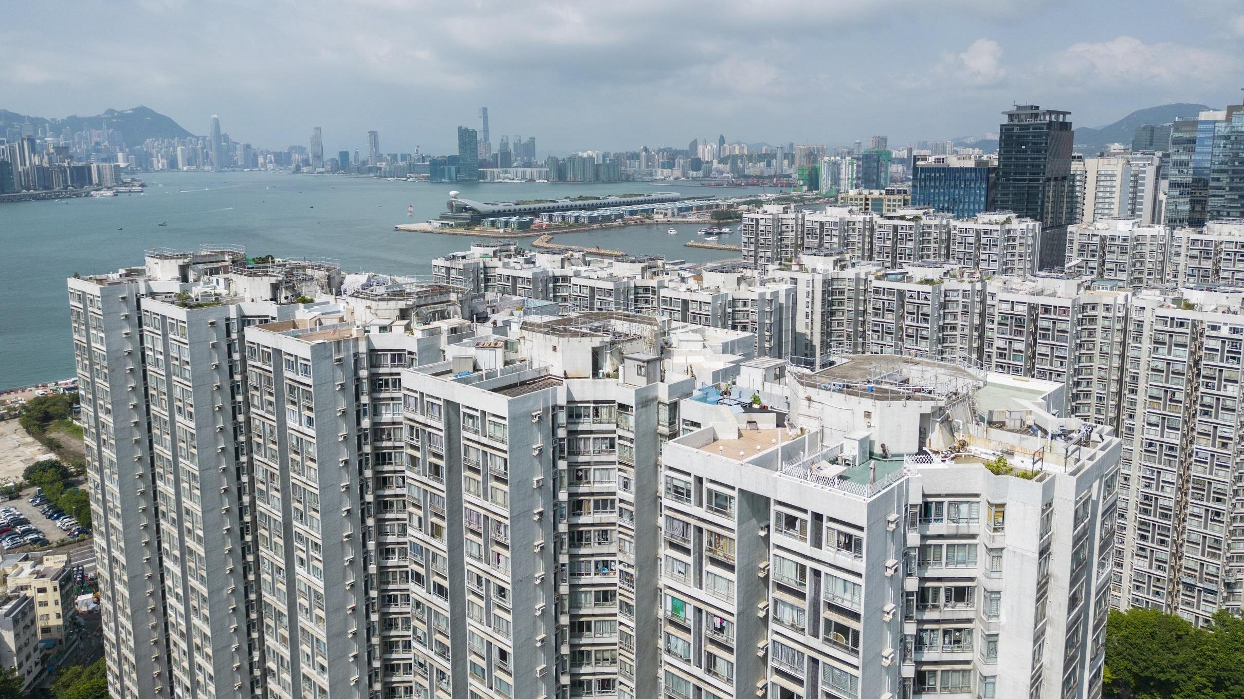 新盤持續搶客，料短期內二手交投維持反覆橫行。