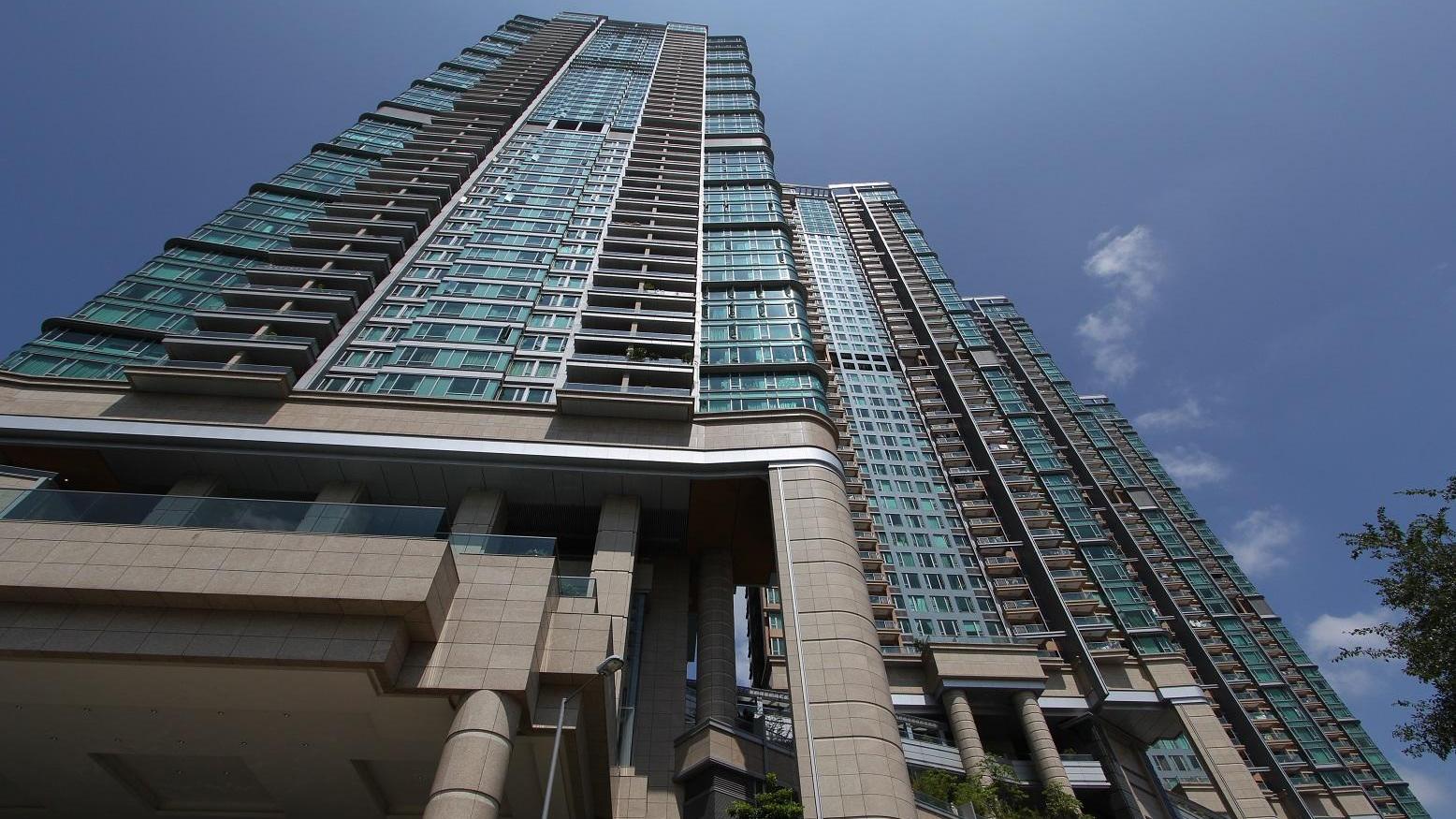 內地專才擔心人民幣匯率貶值，改買「磚頭」保值，以略低市價1,156.8萬元購美孚曼克頓山三房。