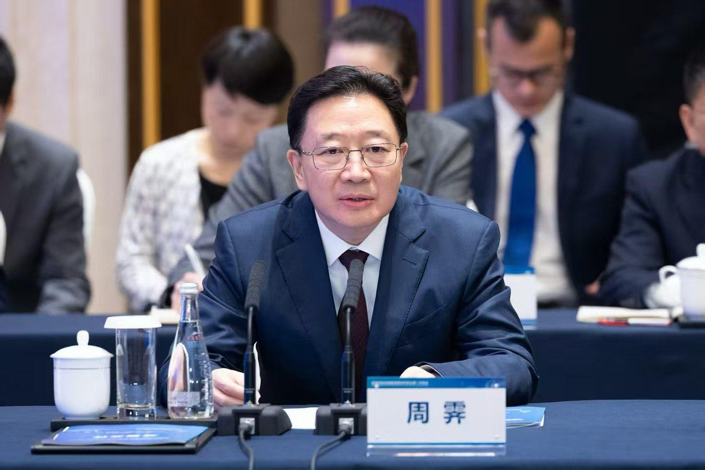 現年61歲的周霽，曾任河南省委副書記、政法委書記，2023年7月起出任中央港澳辦、國務院港澳辦分管日常工作的常務副主任。