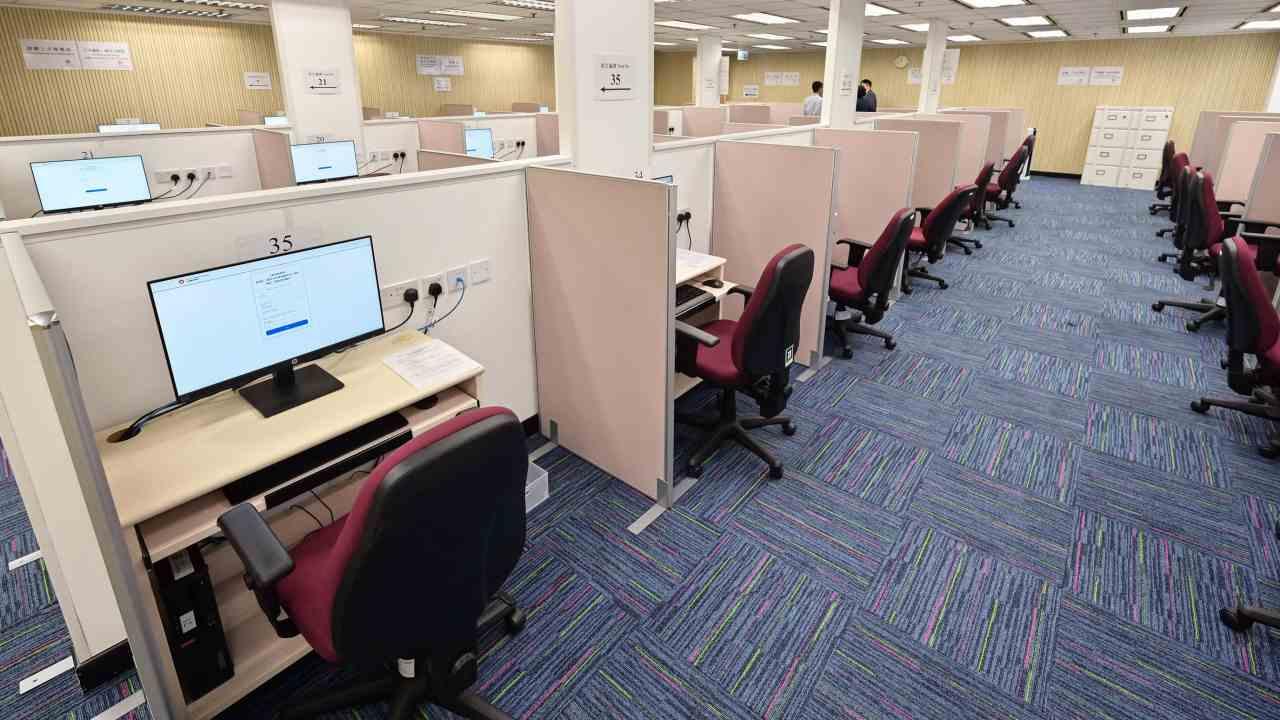 圖為數碼化《基本法及香港國安法》的測試室。（政府新聞處）