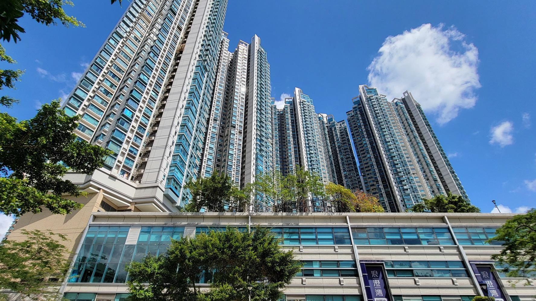 奧運站浪澄灣套三房海景戶，獲外區客睇中，以每月3.9萬元承租，呎租48元。