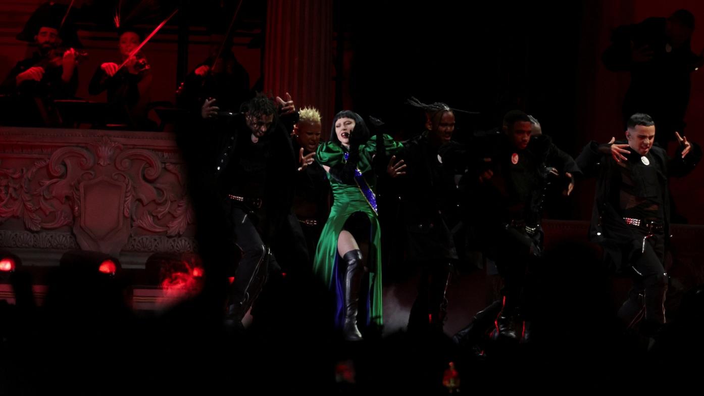 Lady Gaga上周六在巴西里約熱內盧科帕卡巴納海灘舉行她出道以來最大型演唱會，估計多達200萬粉絲到來朝聖。(路透社)