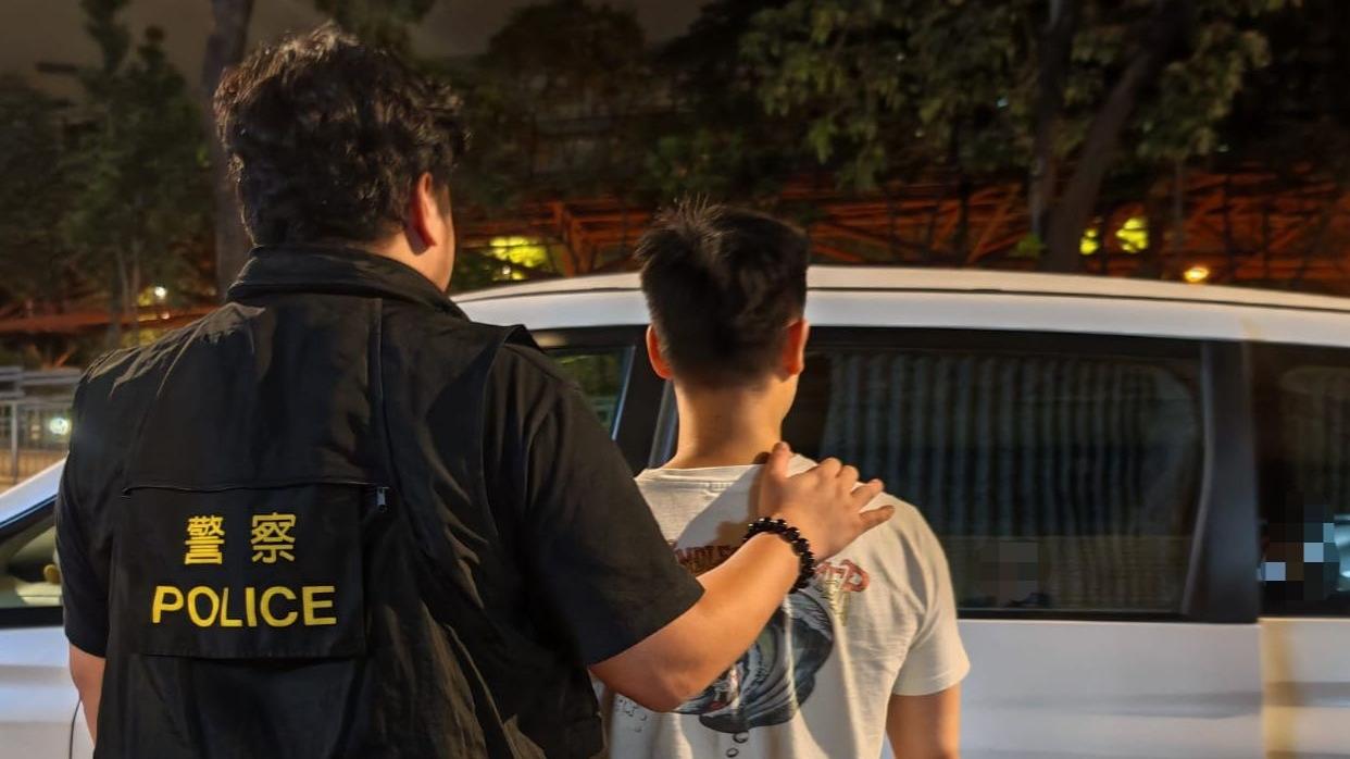 警慈雲山住宅單位搜出一萬元可卡因，41歲男被捕。(警方圖片)