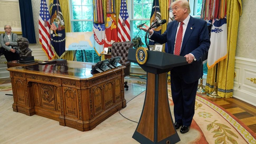 特朗普周三在白宮回答記者提問。(美聯社)