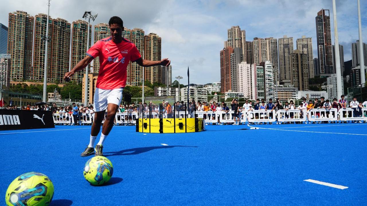 華拉尼訪香港七人賽玩遊戲射12碼 與香港球迷打成一片